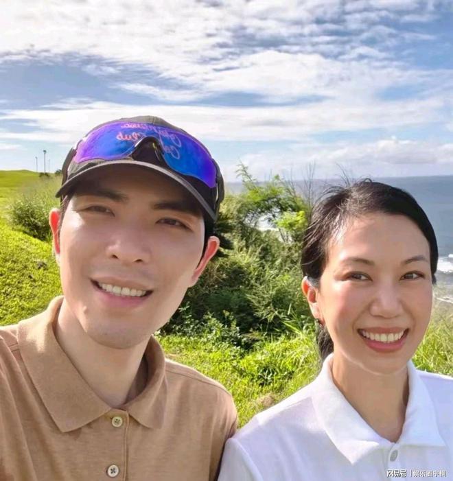 不离美国巡演撒狗粮夫妻相十足令人羡！尊龙凯时·中国网站萧敬腾林有慧形影(图1)